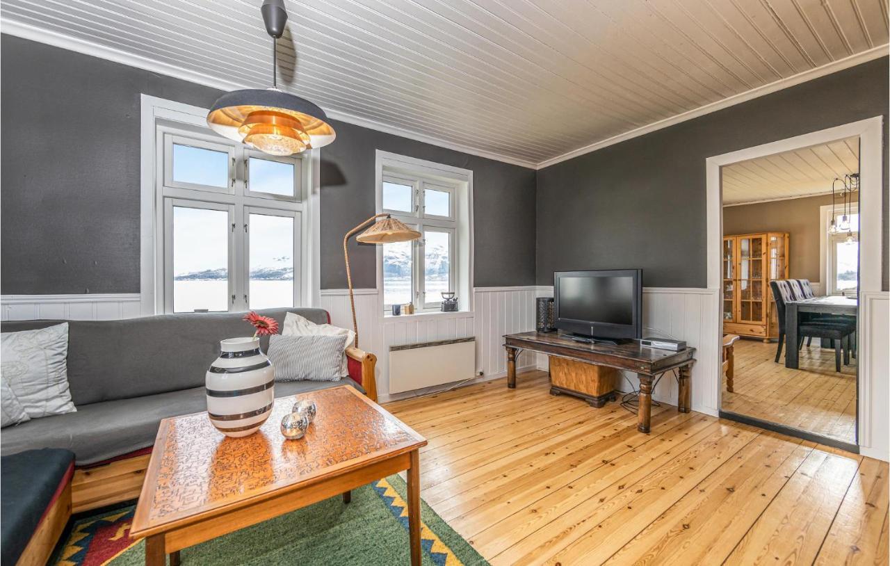 3 Bedroom Nice Home In Kvamsoy Sandvik  Екстер'єр фото